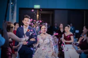 ชุดเจ้าสาวและชุดเจ้าบ่าว ชุดสากล เช่าที่แบมบี้ เวดดิ้ง ห้วยขวาง